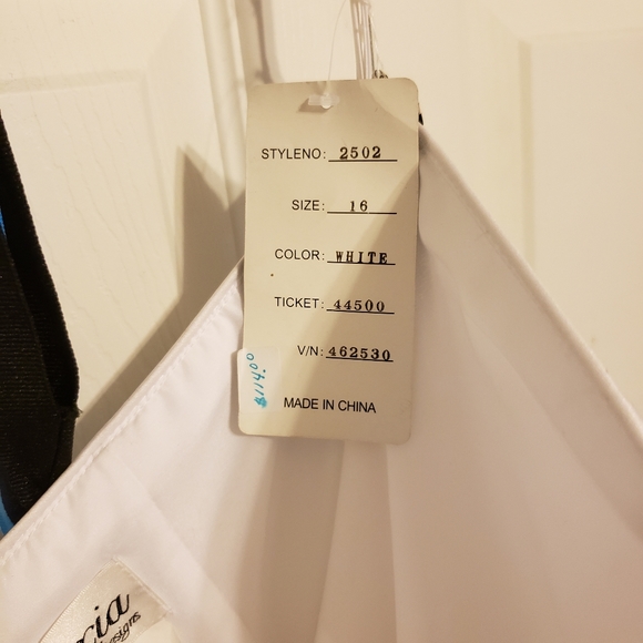 **Resale** NWT wedding gown - Picture 4 of 4